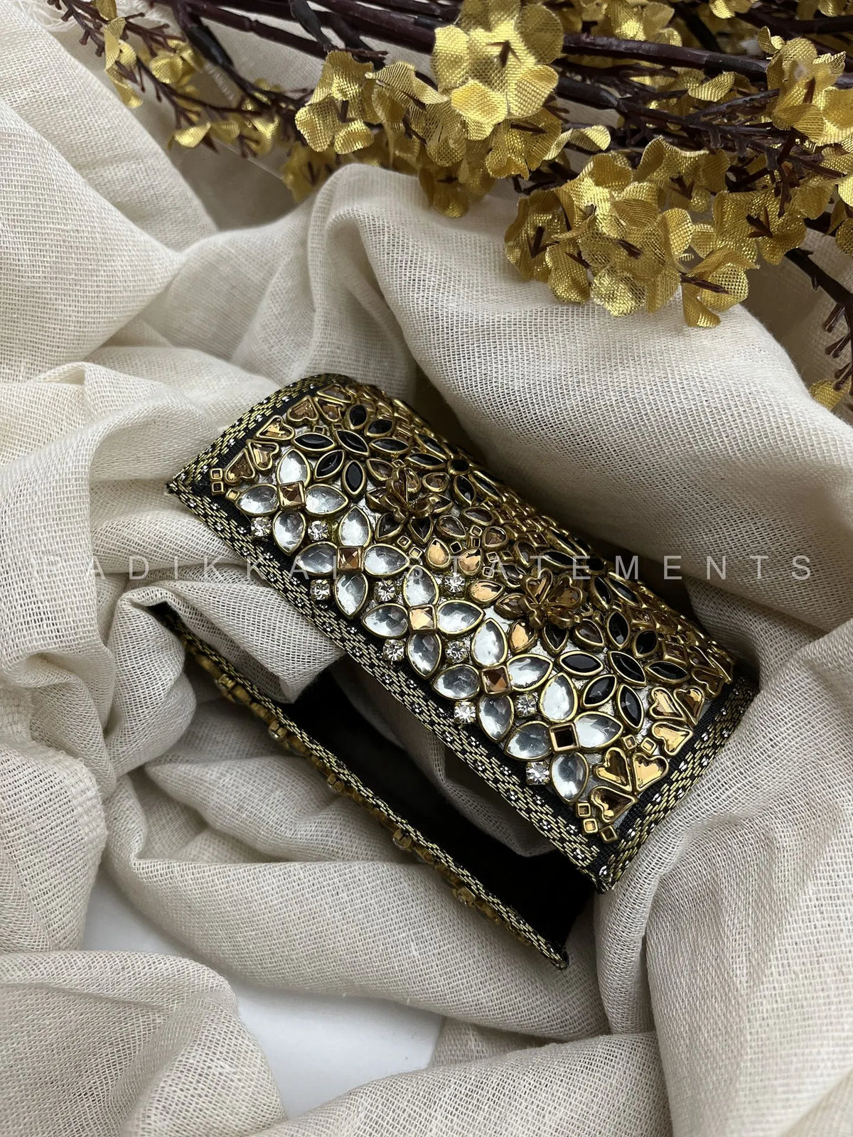 Kaala pon Kundan Cuff – Black and Gold – image 2
