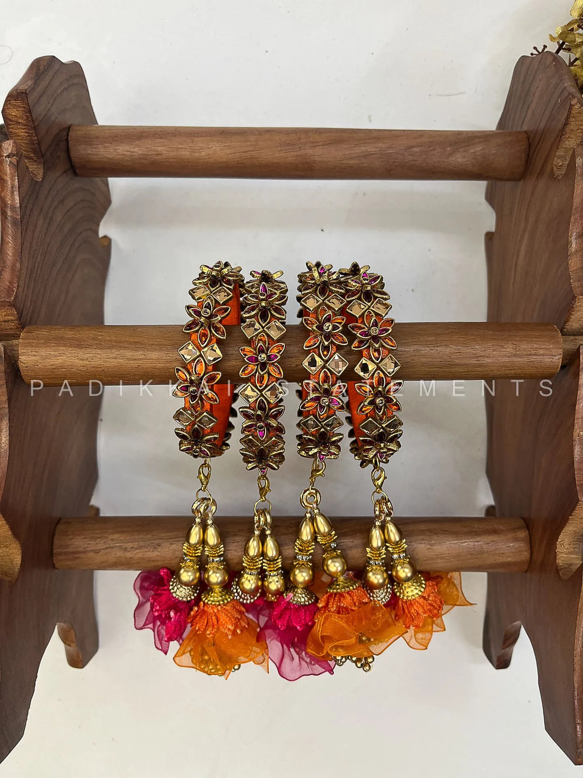 Leela Mayura Latkan Kundan Bangle Set – Saffron Orange, Rani Pink and Antique Gold – image 4