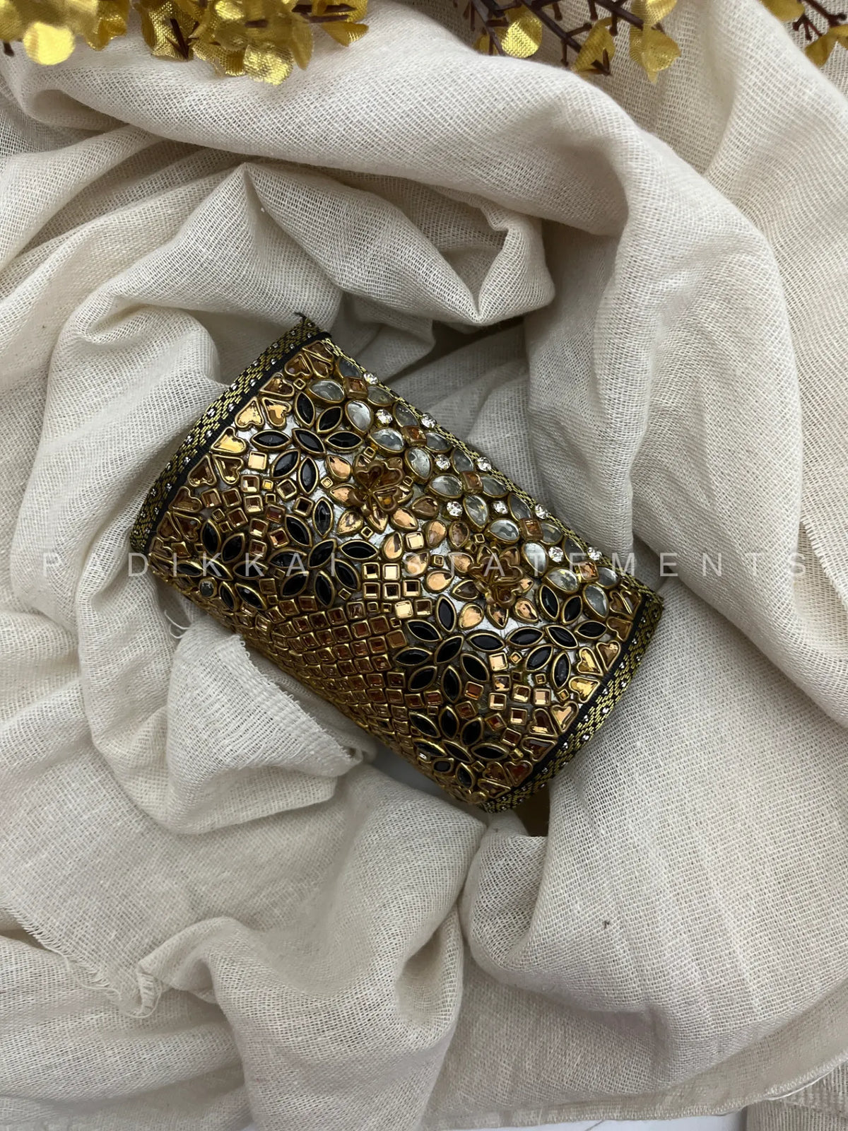 Kaala pon Kundan Cuff – Black and Gold