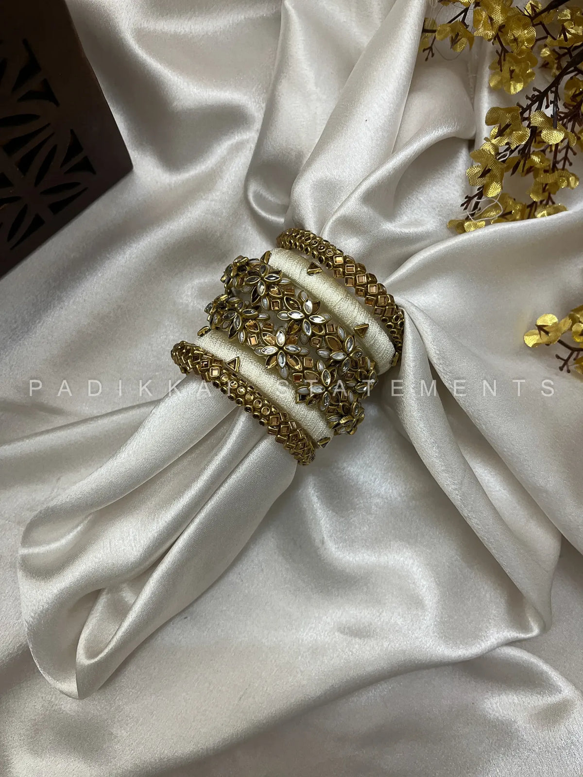 Divya Pushpa Aura Kundan Set - Ivory and Gold